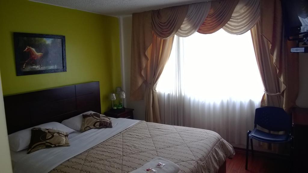 Hostal El Roble Quito Szoba fotó