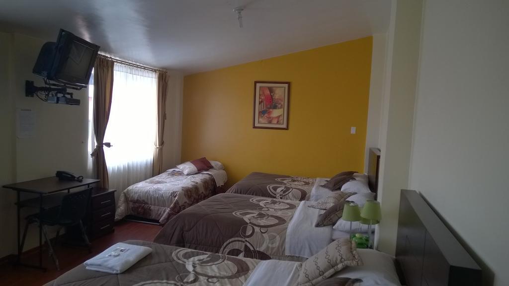 Hostal El Roble Quito Szoba fotó