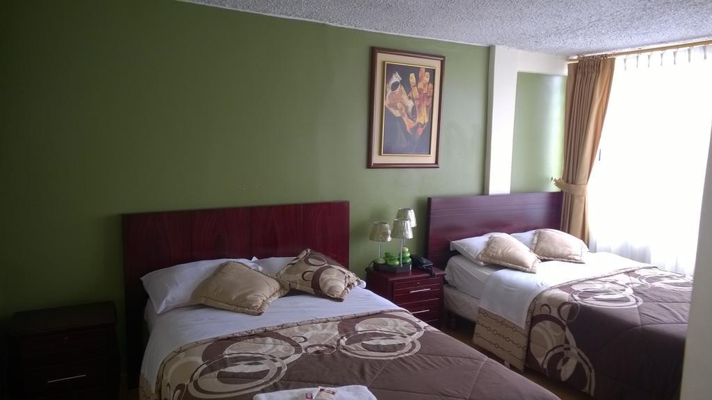 Hostal El Roble Quito Szoba fotó