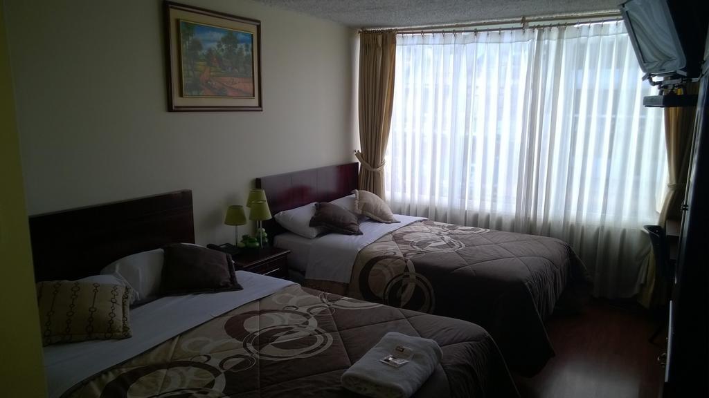 Hostal El Roble Quito Szoba fotó