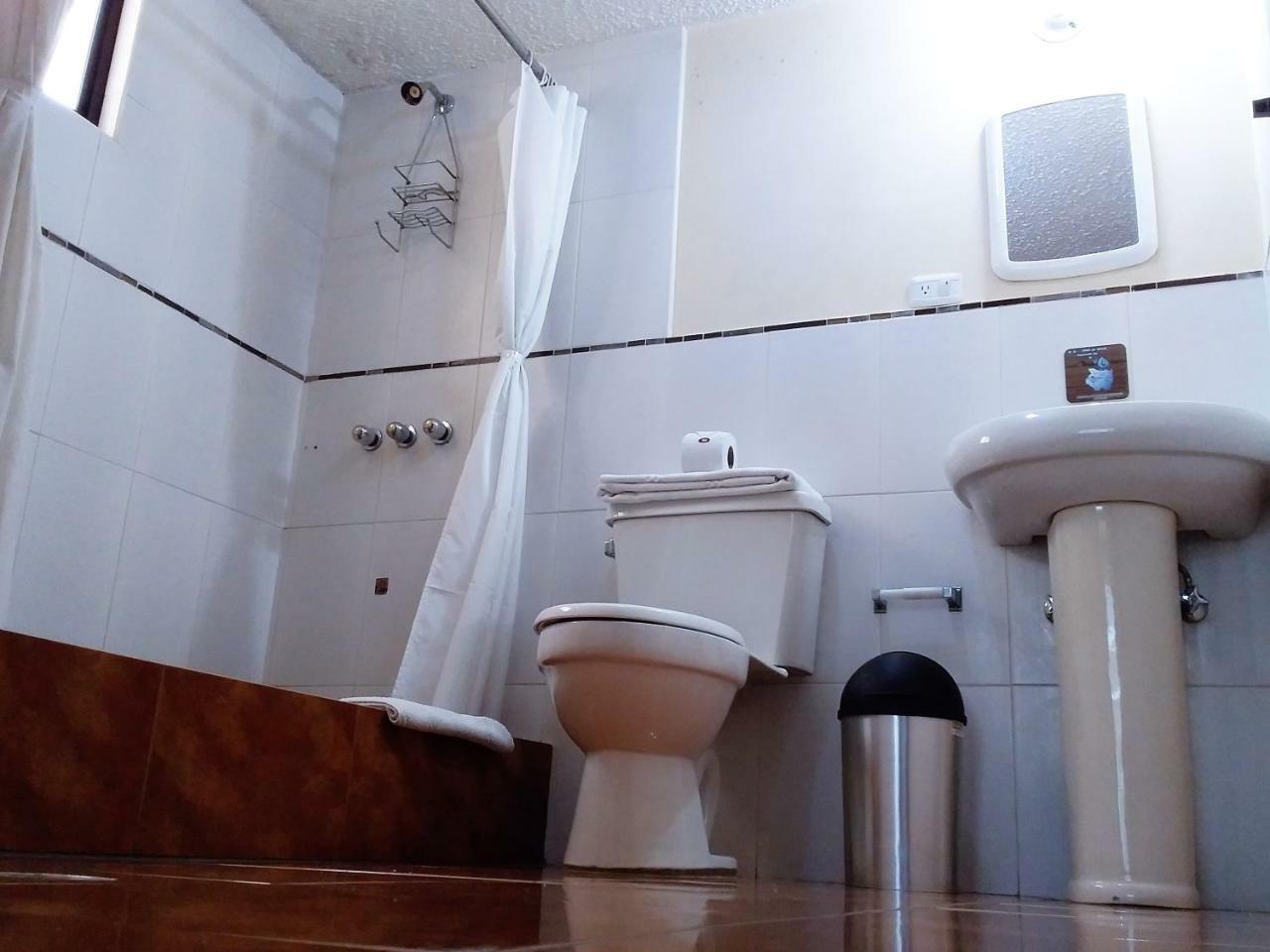Hostal El Roble Quito Kültér fotó